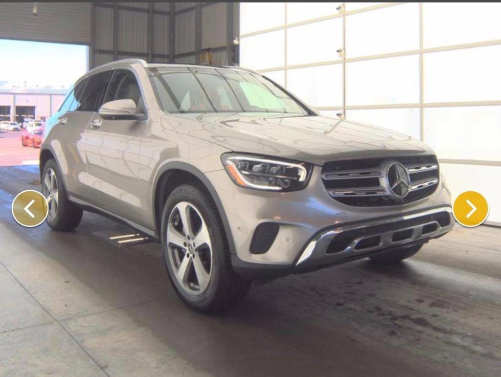 Used 2021 Mercedes-Benz GLC 300 4MATIC w/ Premium Package image 3