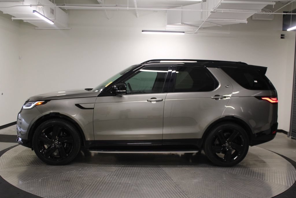 Used 2025 Land Rover Discovery Metropolitan Edition AWD/4WD image 2