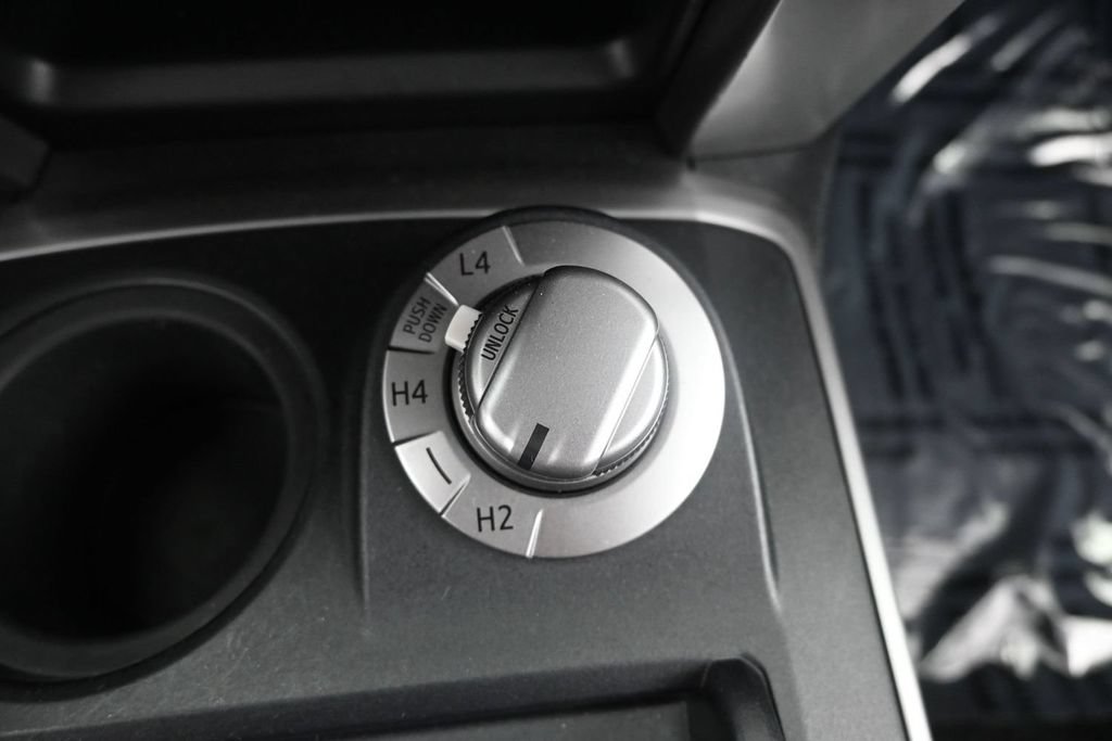 Used 2016 Toyota 4Runner SR5 AWD/4WD image 31