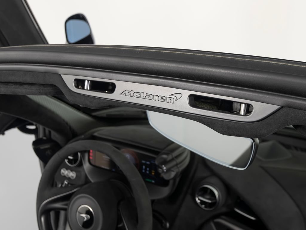 Used 2025 McLaren 750S Spider RWD image 33