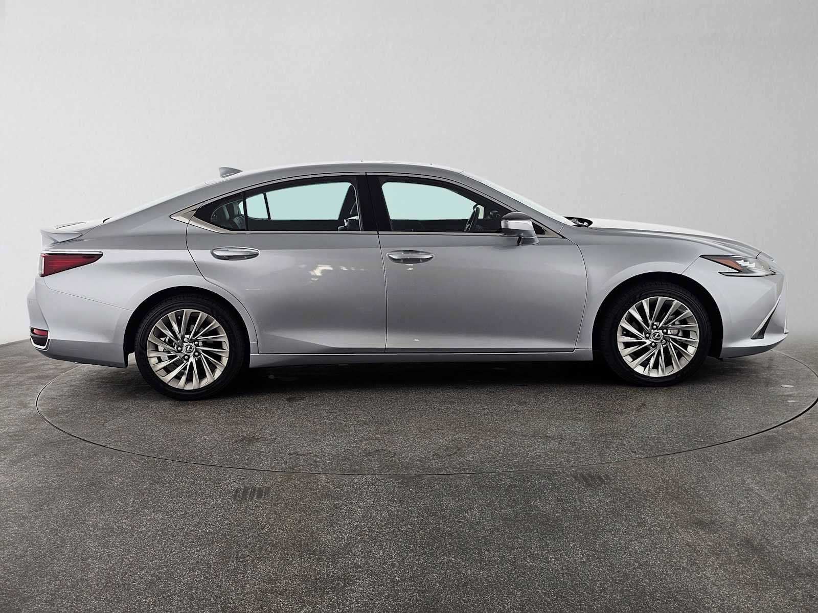 Certified 2023 Lexus ES 300h w/ Accessory Package (Z2) FWD image 2