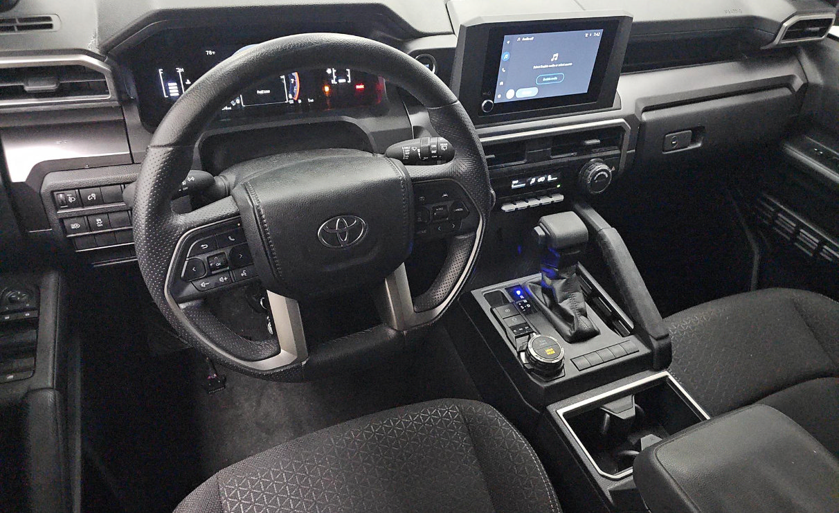 Used 2025 Toyota 4Runner SR5 AWD/4WD image 9