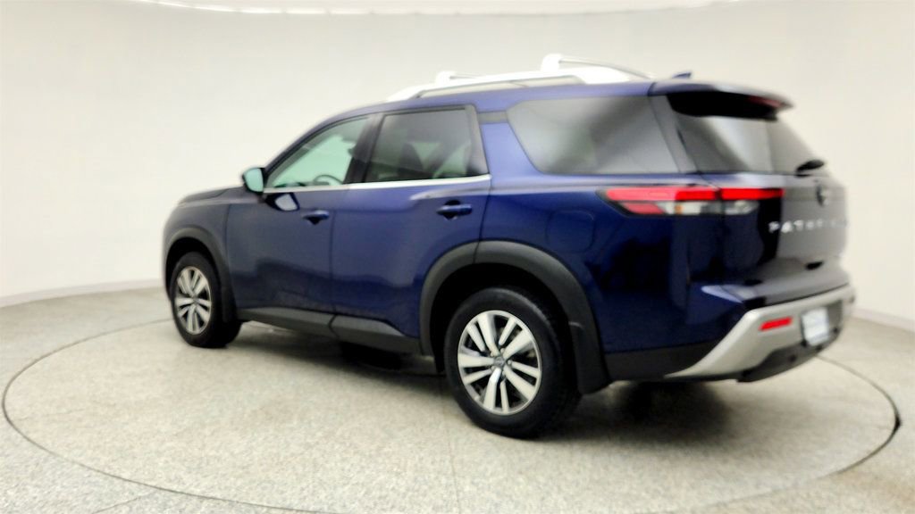 Used 2024 Nissan Pathfinder SL AWD/4WD image 7