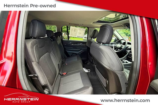 Used 2023 Jeep Grand Cherokee Laredo w/ Luxury Tech Group I AWD/4WD image 26