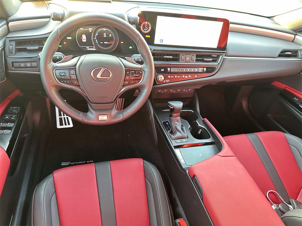 Used 2024 Lexus ES 300h F Sport image 9