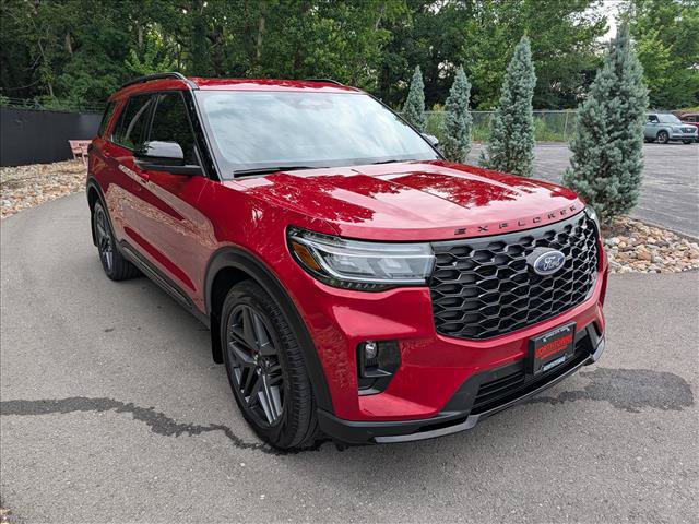 Used 2025 Ford Explorer ST AWD/4WD image 7