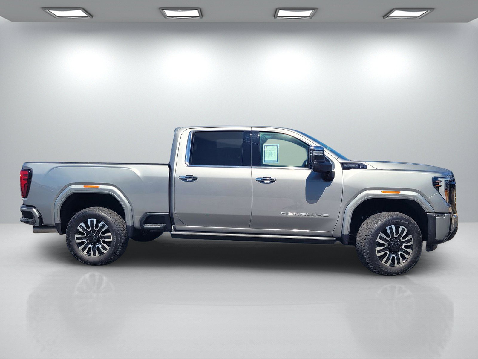 Used 2025 GMC Sierra 2500 Denali Ultimate AWD/4WD image 3