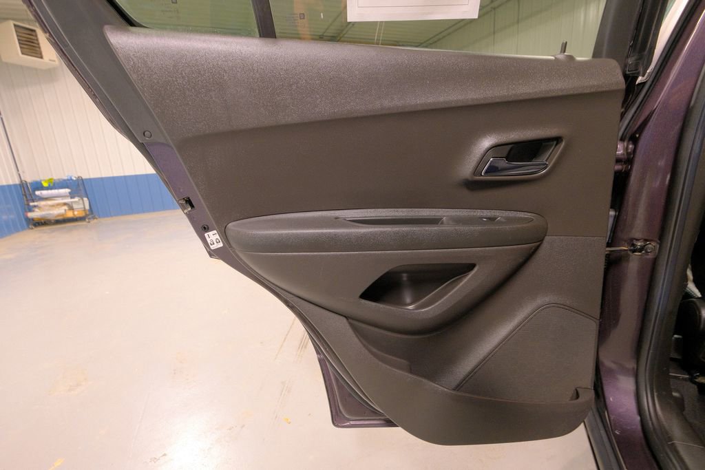 Used 2016 Chevrolet Trax LT w/ LT Sun and Sound Package image 25