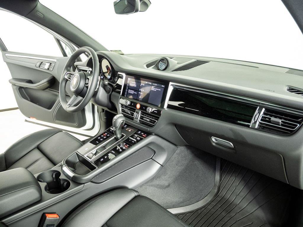 New 2026 Porsche Macan AWD/4WD image 25