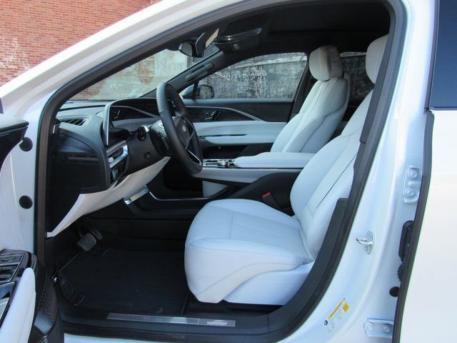 New 2025 Cadillac Lyriq Luxury RWD image 5