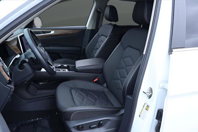 Certified 2025 Volkswagen Atlas SE FWD image 14