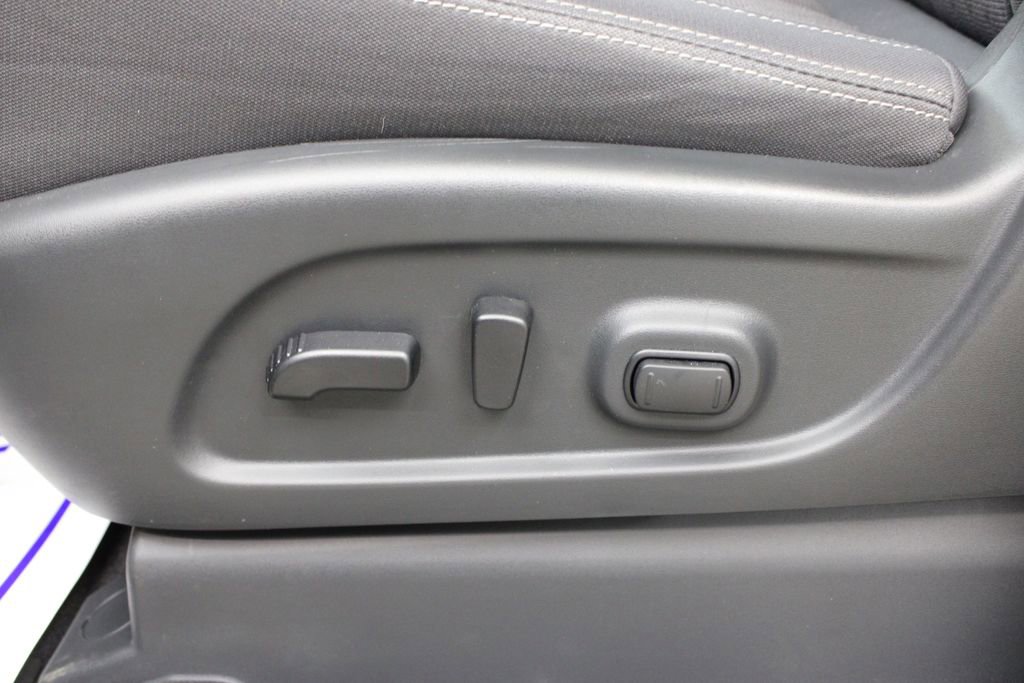 Used 2024 Nissan Titan SV w/ SV Convenience Package image 18