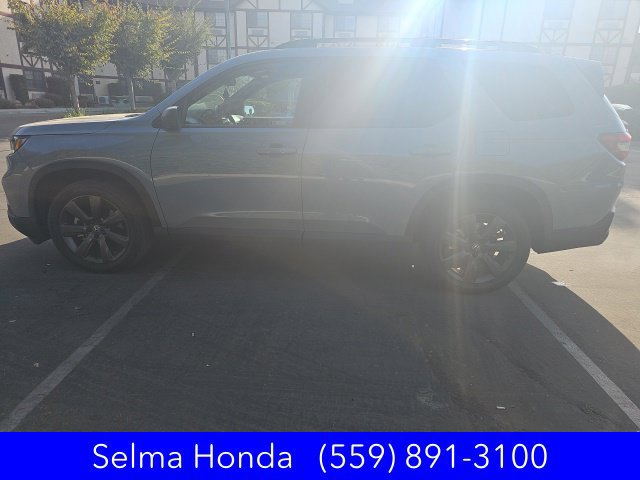 Certified 2024 Honda Pilot Sport image 5