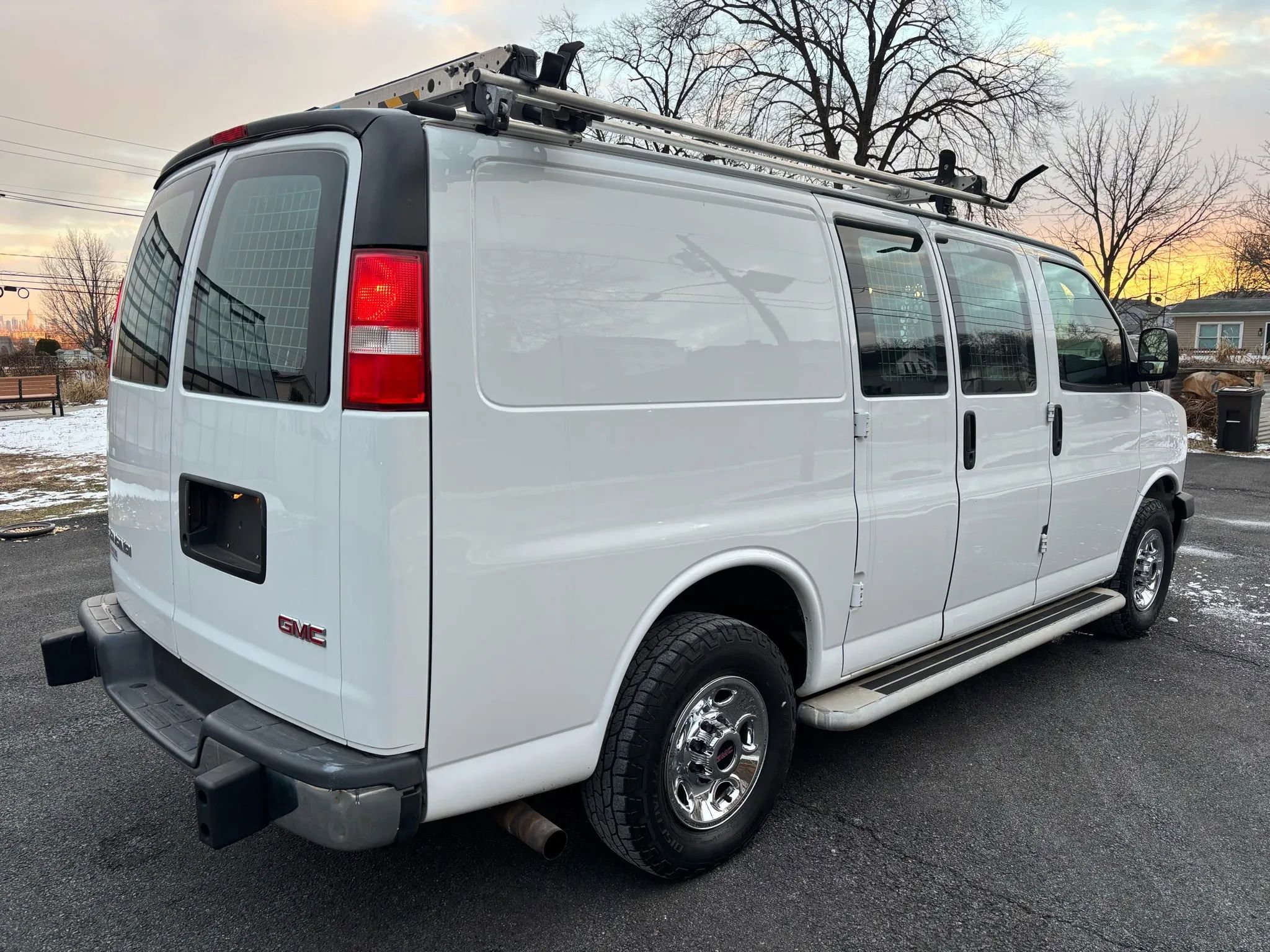 Used 2017 GMC Savana 2500 image 6