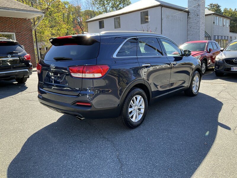 Used 2017 Kia Sorento AWD image 5
