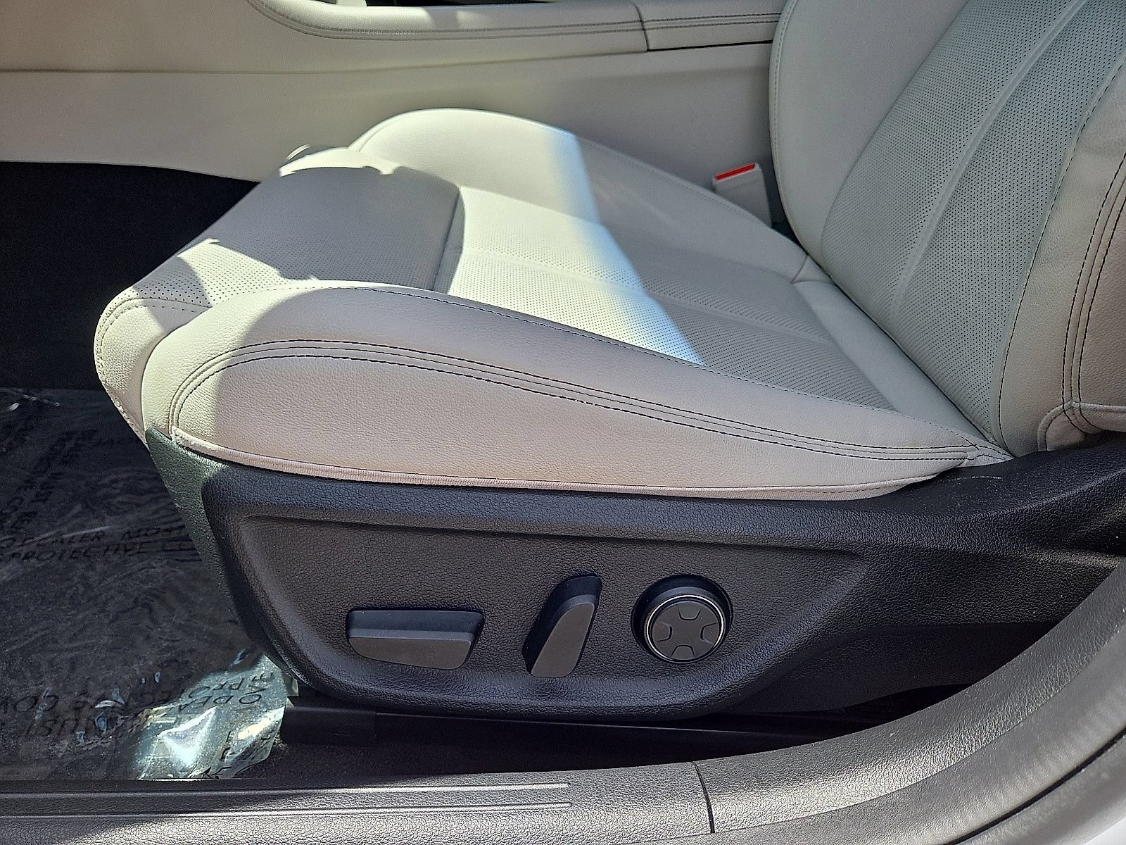 Used 2025 Genesis G70 2.5T RWD image 23