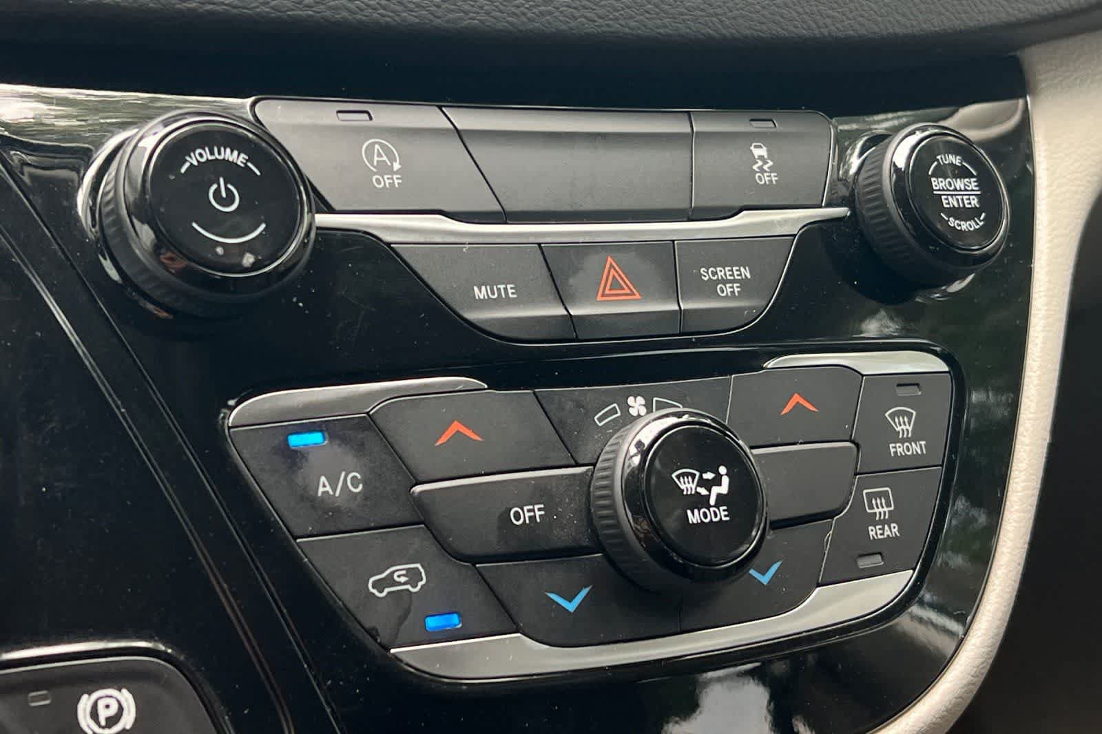 Used 2022 Chrysler Voyager LX FWD image 20