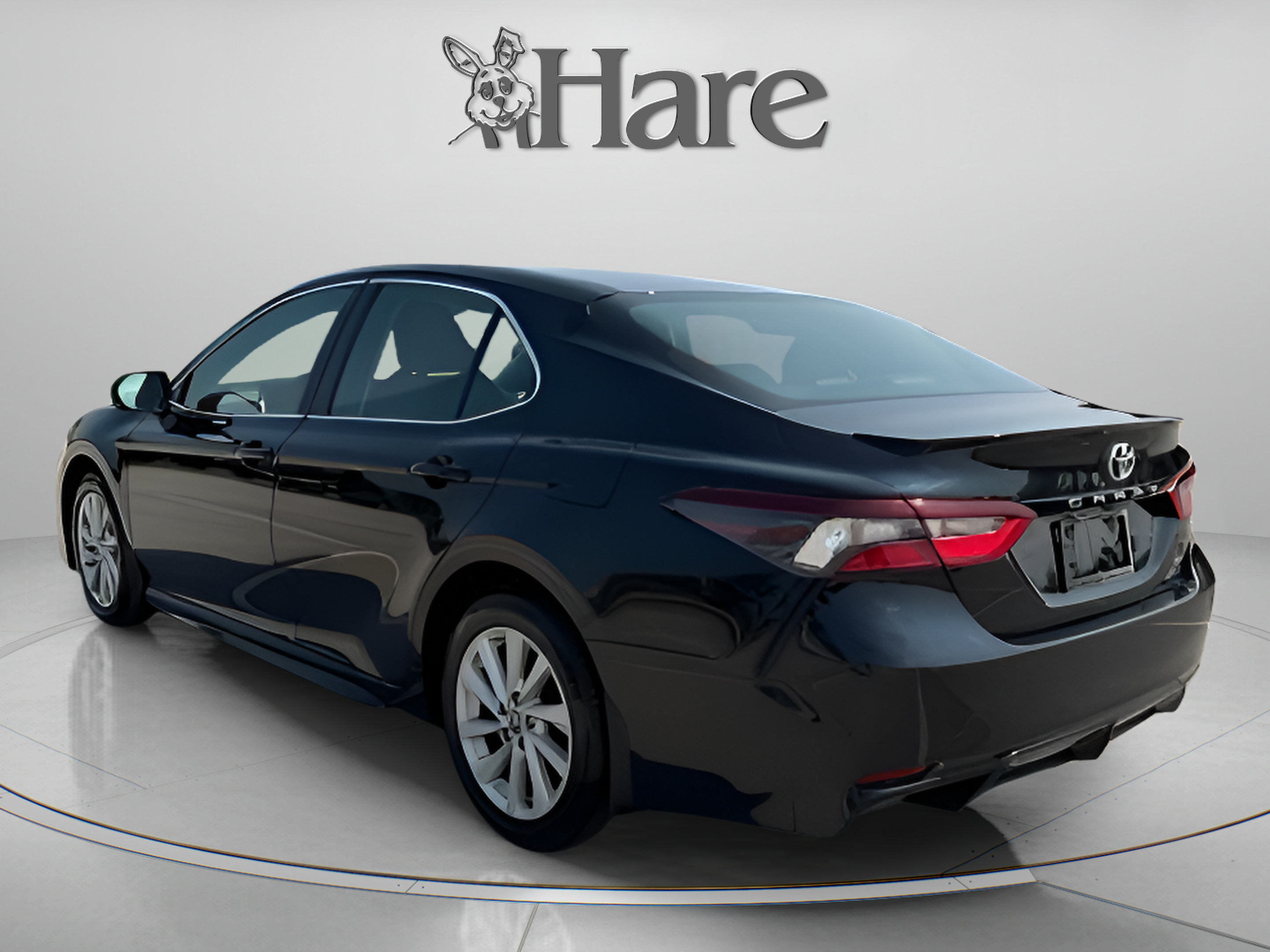 Used 2024 Toyota Camry SE FWD image 3