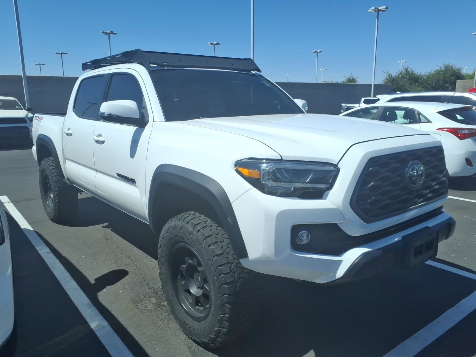 Used 2020 Toyota Tacoma TRD Off-Road w/ TRD Premium Off Road Package AWD/4WD image 2
