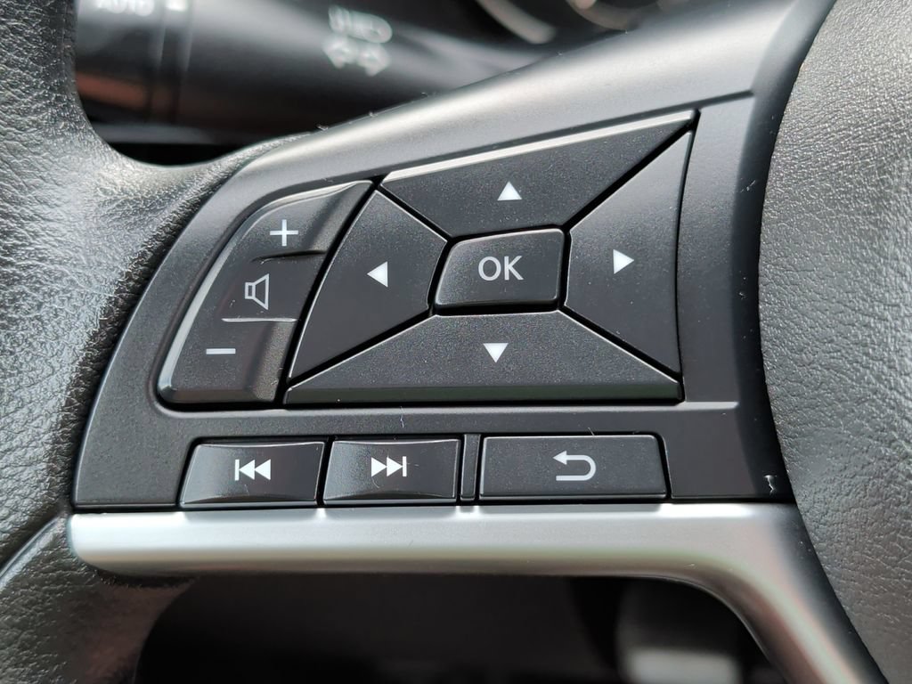 Used 2025 Nissan Altima 2.5 SV FWD image 12
