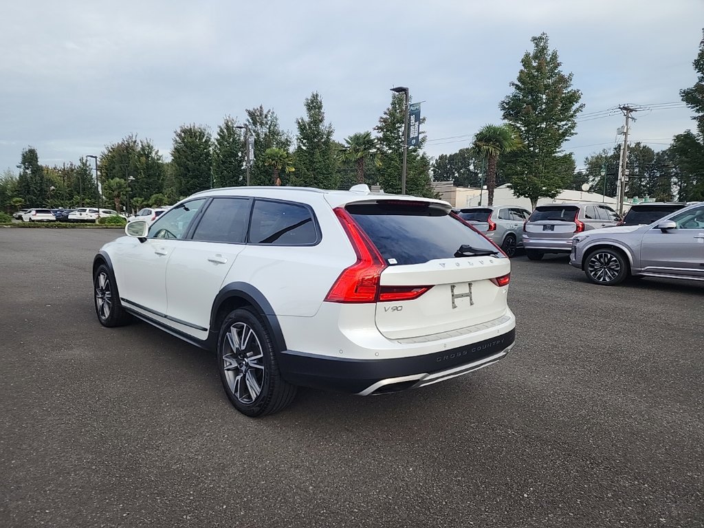Used 2017 Volvo V90 T6 Cross Country AWD/4WD image 3