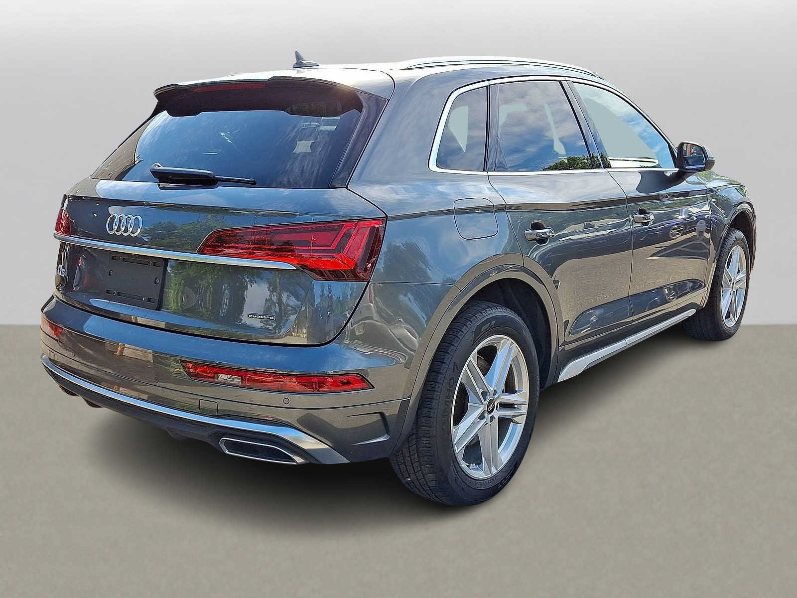 Used 2024 Audi Q5 e Premium Plus w/ Premium Plus Package AWD/4WD image 31