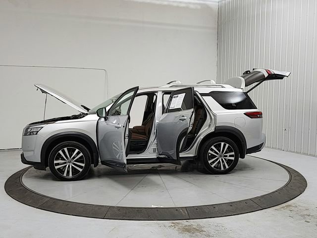 Used 2025 Nissan Pathfinder Platinum w/ Cargo Package FWD image 12