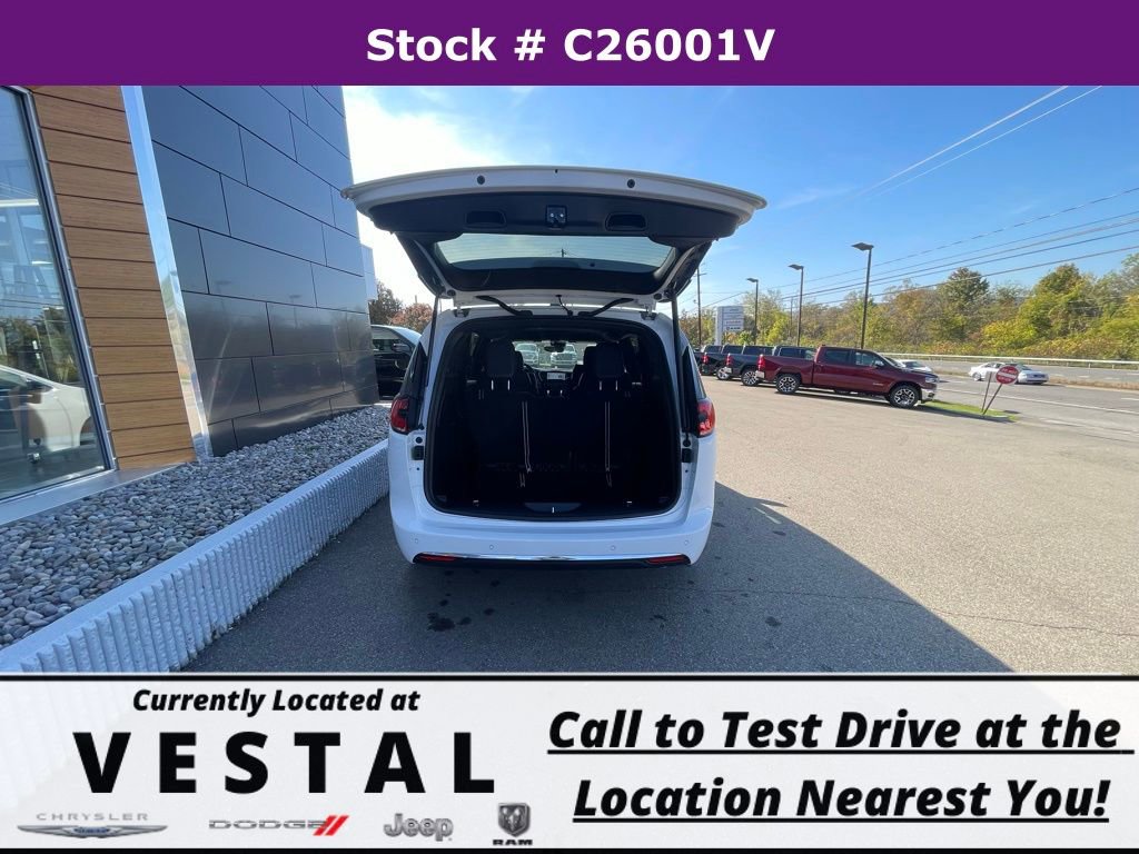 New 2026 Chrysler Pacifica Select image 13
