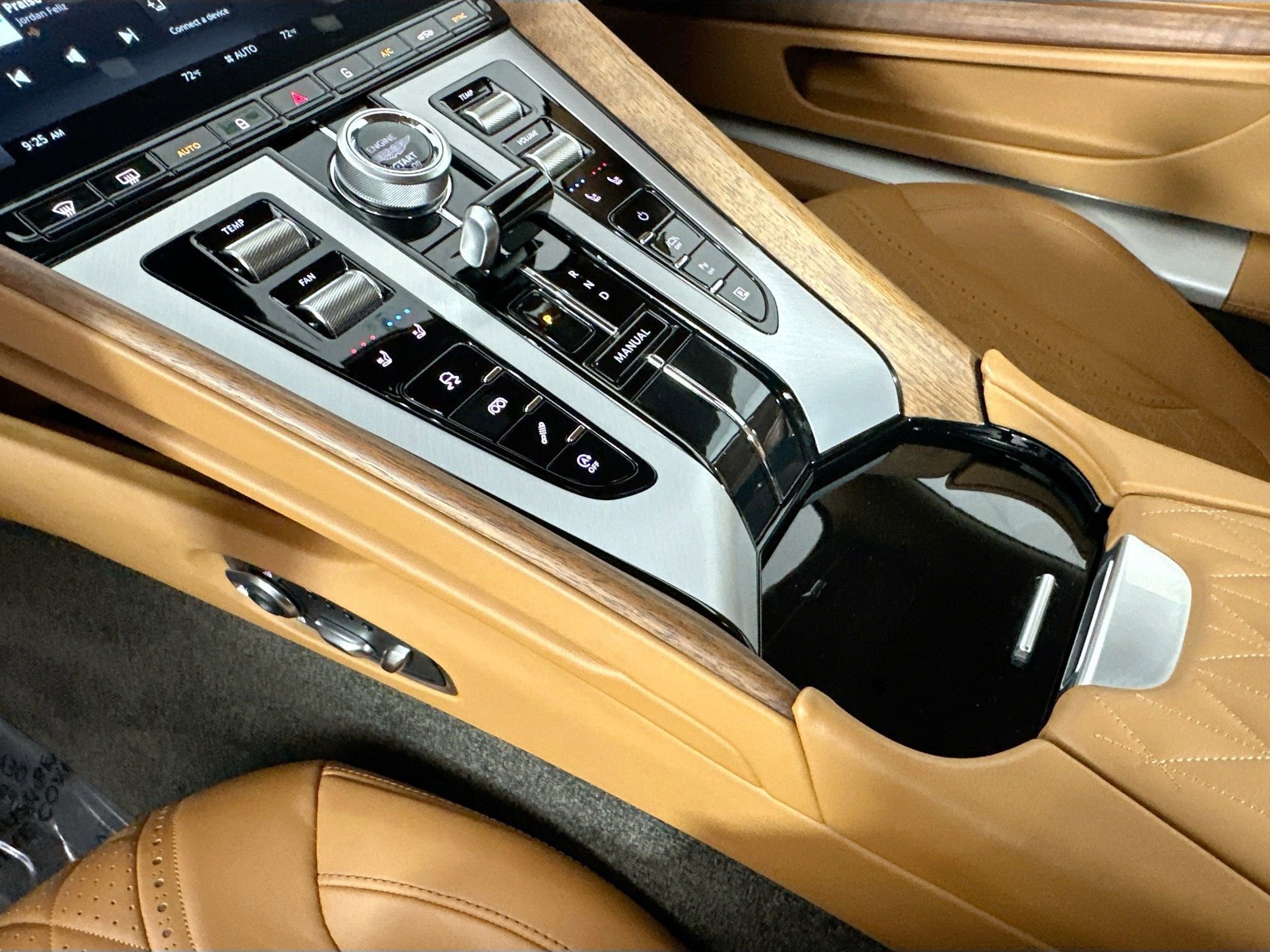 Used 2024 Aston Martin DB12 Coupe image 18