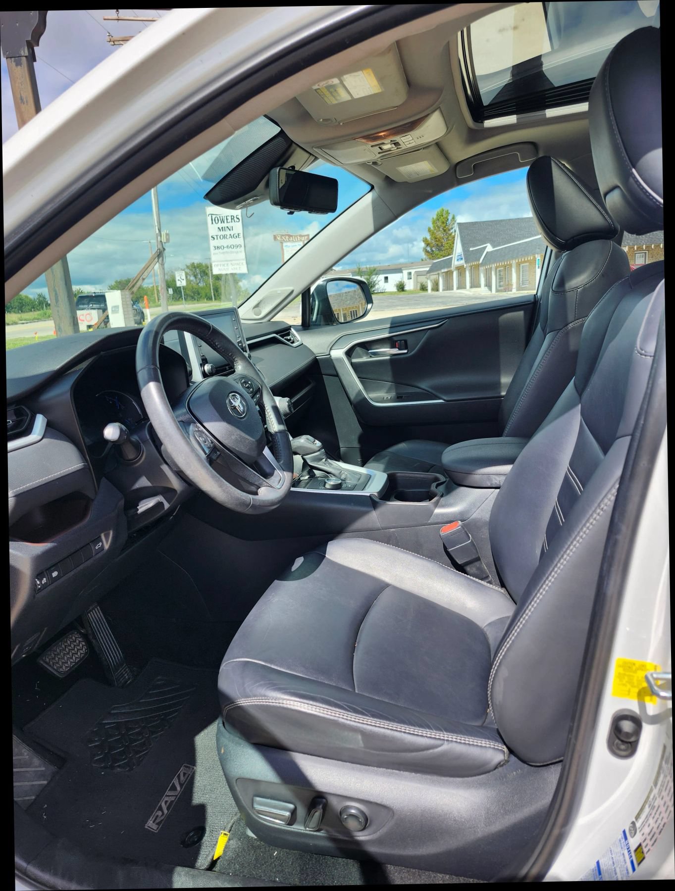 Used 2019 Toyota RAV4 Limited w/ Carpet Mat Package AWD/4WD image 10