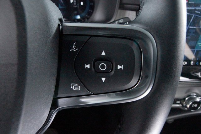 Certified 2025 Volvo XC40 B5 Core w/ Protection Package Premier image 18