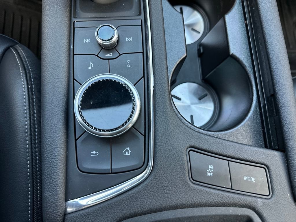 Used 2024 Cadillac XT6 Luxury image 25