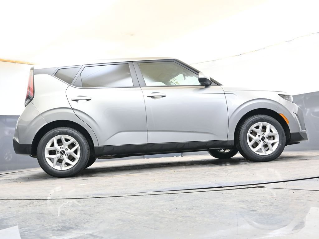 Used 2025 Kia Soul LX w/ LX Technology Package FWD image 33