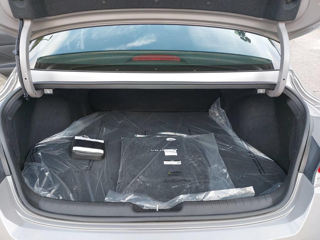 Certified 2025 Hyundai Elantra Sport FWD image 13