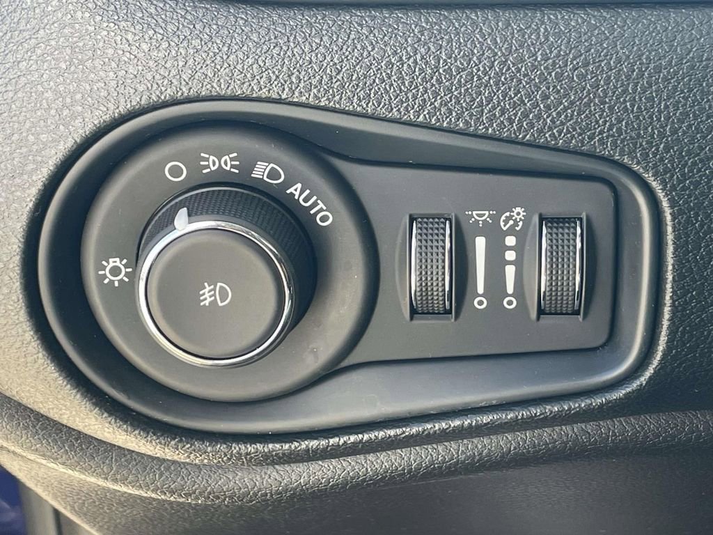 Used 2018 Jeep Renegade Altitude w/ Popular Equipment Group FWD image 19