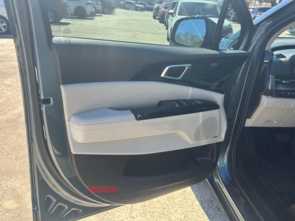 Used 2023 Kia Carnival SX Prestige image 49