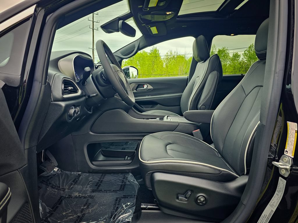 New 2027 Chrysler Pacifica Limited AWD/4WD image 12