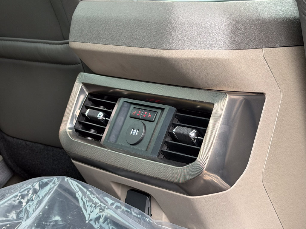 New 2027 Ford F350 Platinum w/ Platinum Plus Package AWD/4WD image 23