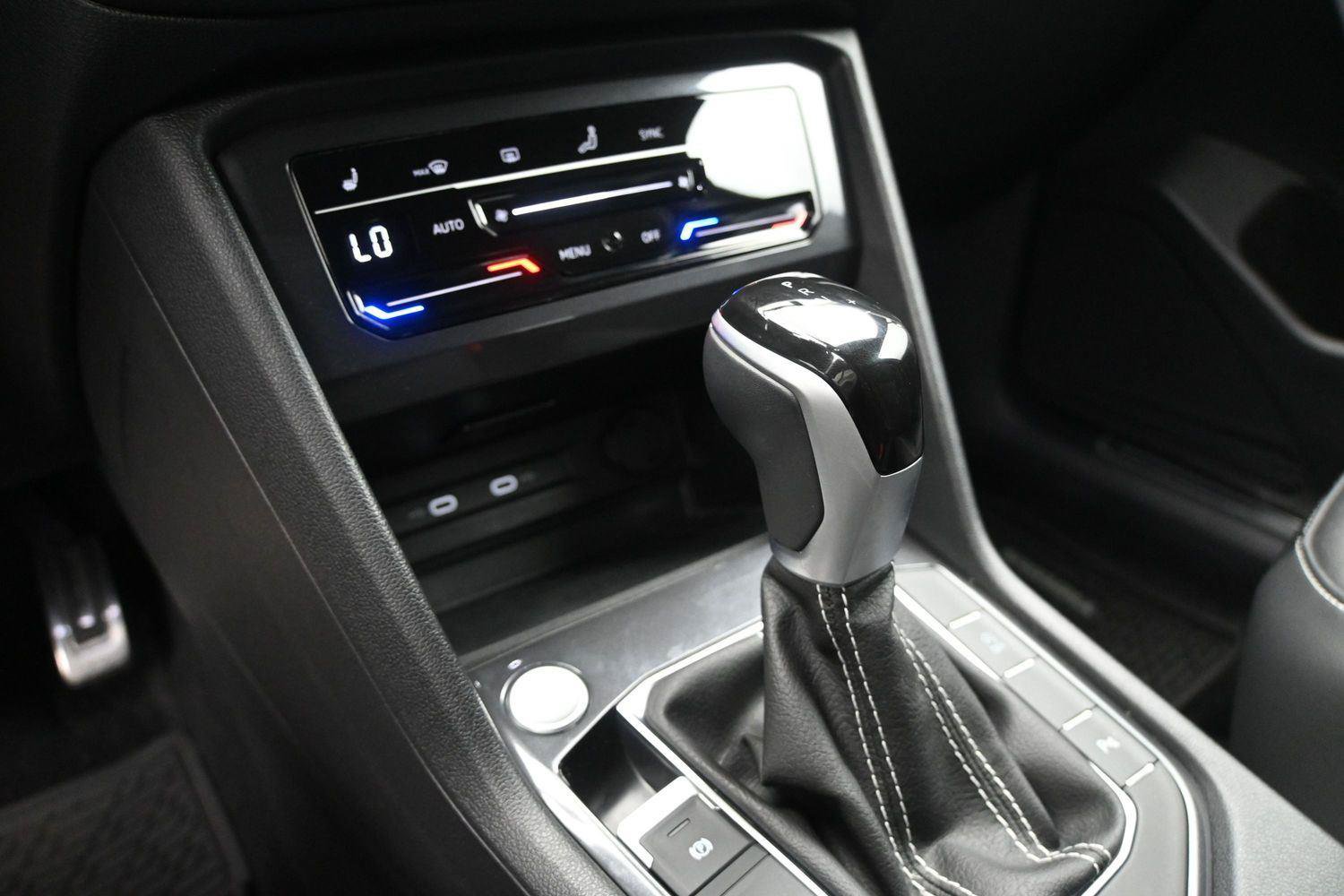 Certified 2024 Volkswagen Tiguan SE R-Line AWD/4WD image 5