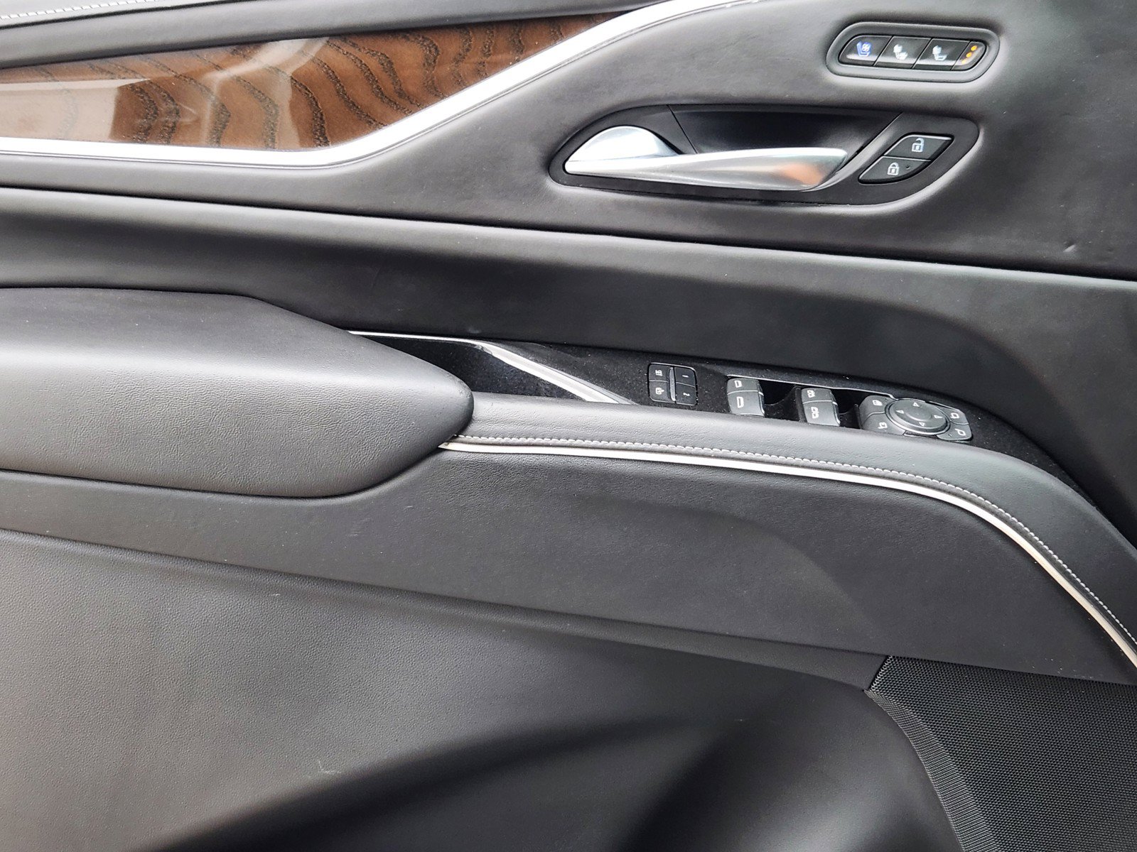 Certified 2023 Cadillac Escalade Sport Platinum w/ LPO, Floor Liner Package AWD/4WD image 21
