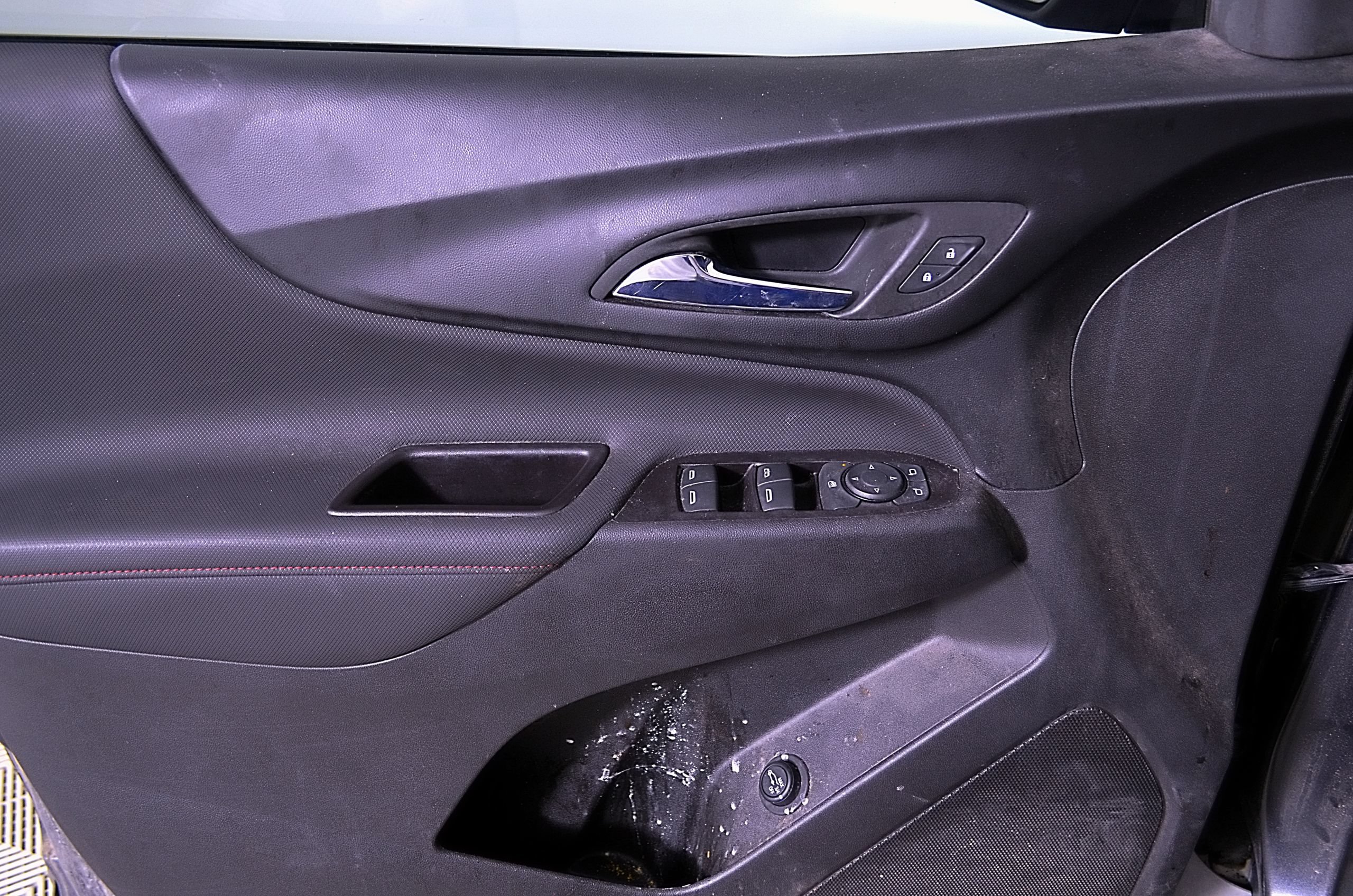 Used 2022 Chevrolet Equinox RS w/ Infotainment Package FWD image 16