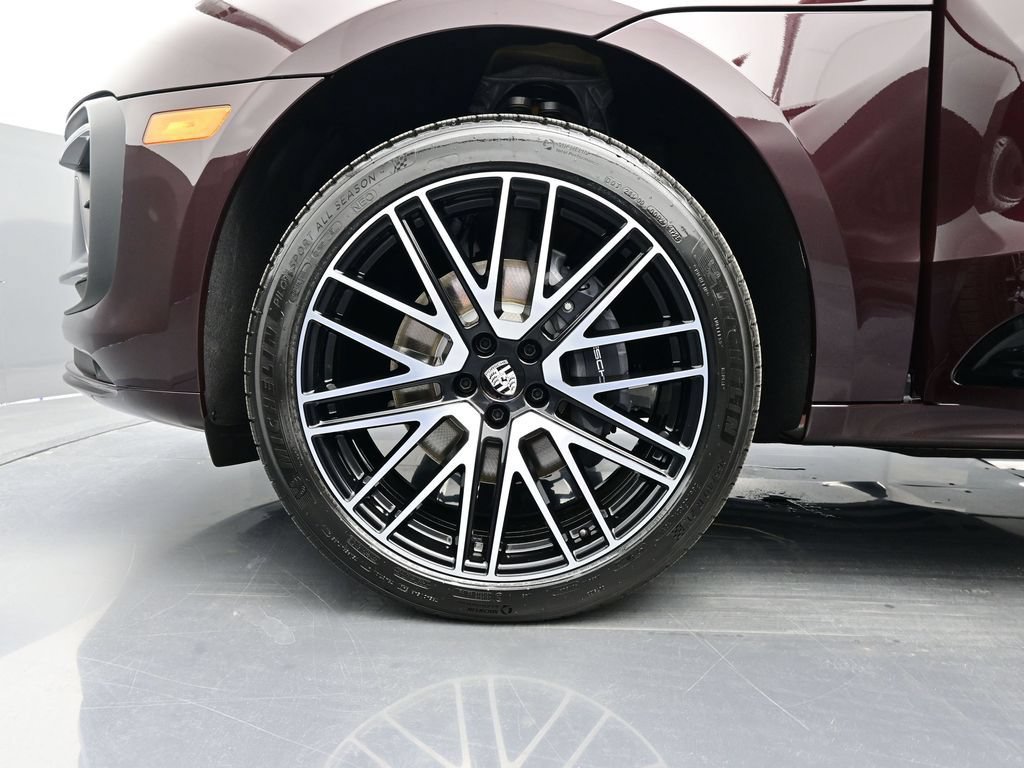 Certified 2026 Porsche Macan AWD/4WD image 6