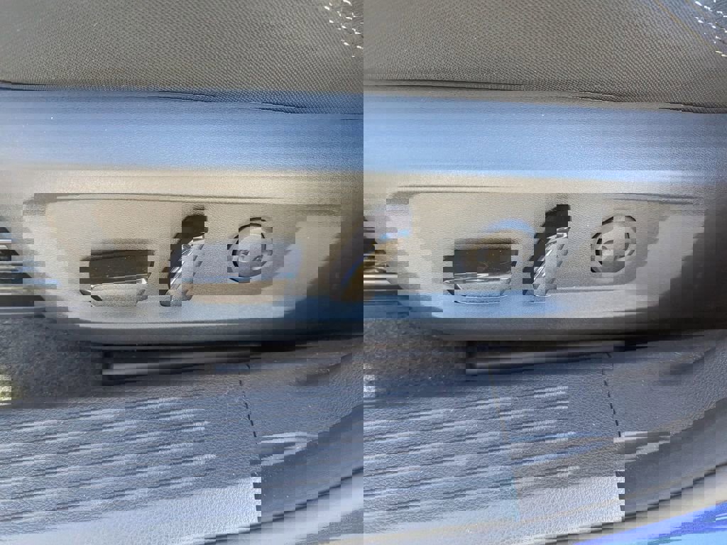 Used 2023 Nissan Rogue SV image 17