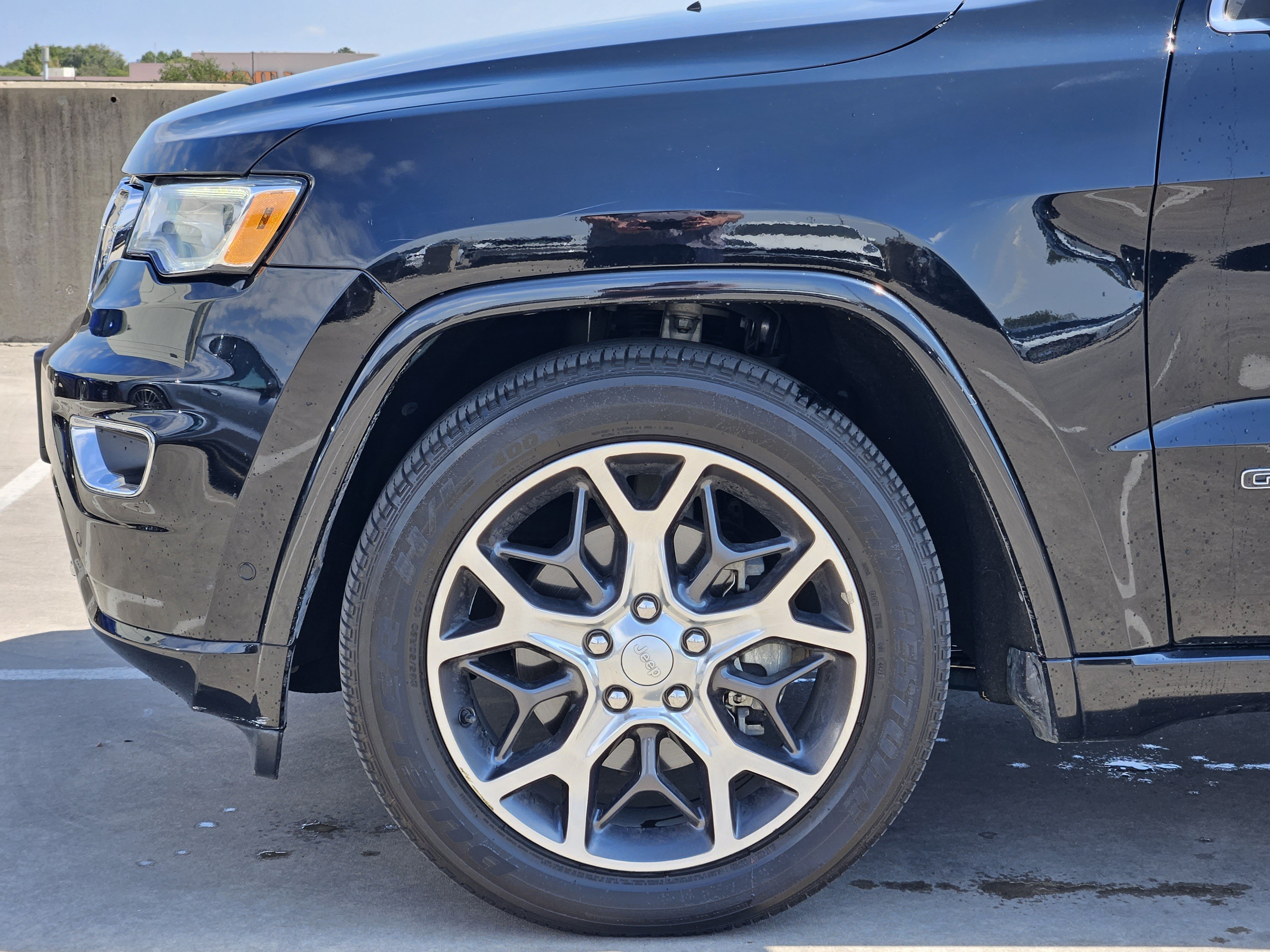 Used 2019 Jeep Grand Cherokee Overland AWD/4WD image 13