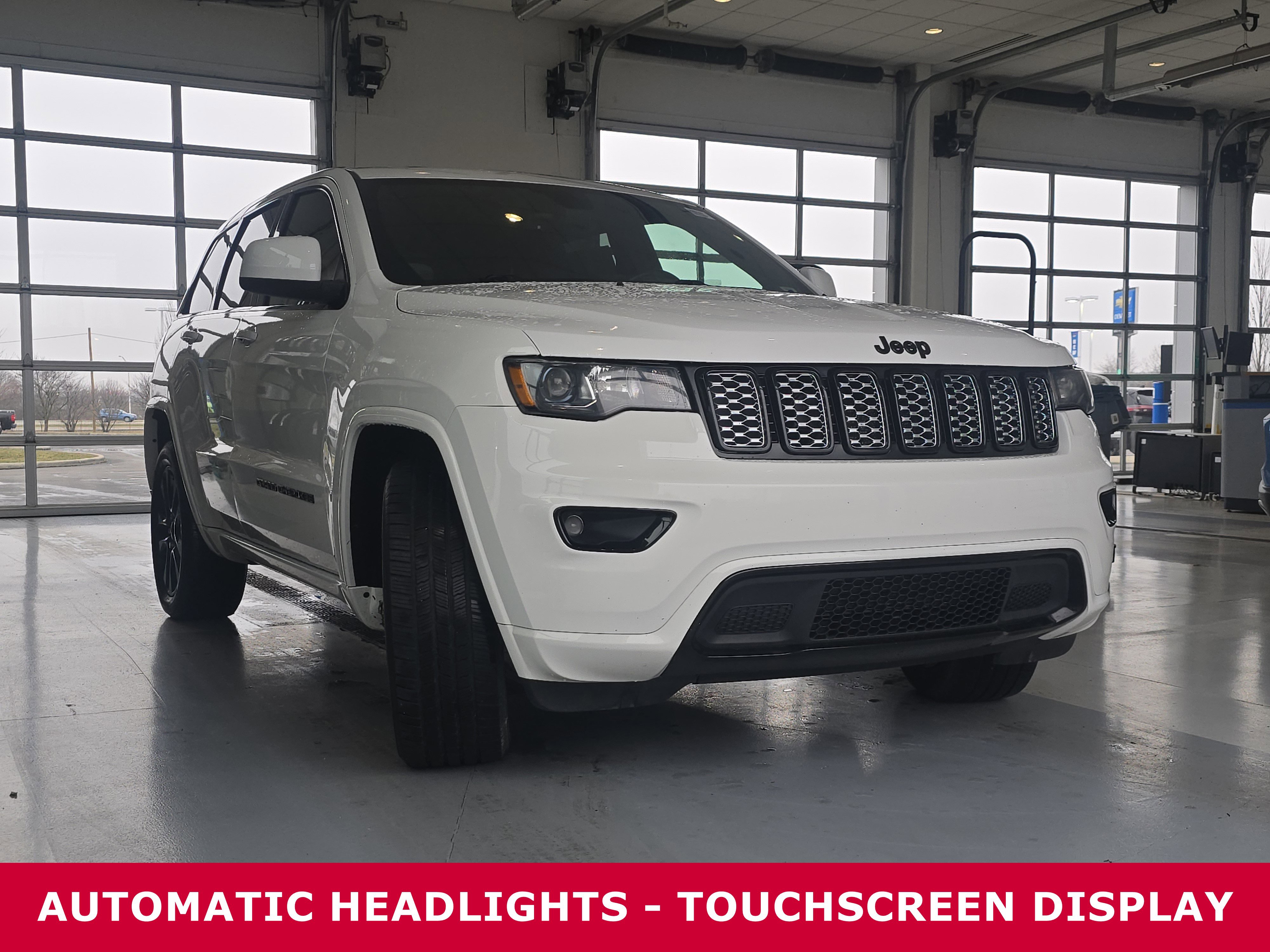 Used 2017 Jeep Grand Cherokee Altitude image 3