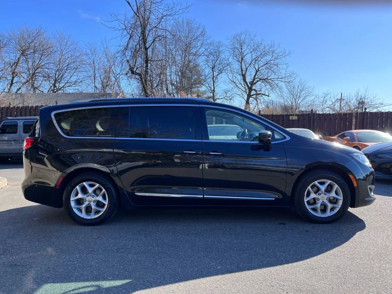 Used 2018 Chrysler Pacifica Touring-L Plus w/ Advanced Safetytec Group image 4