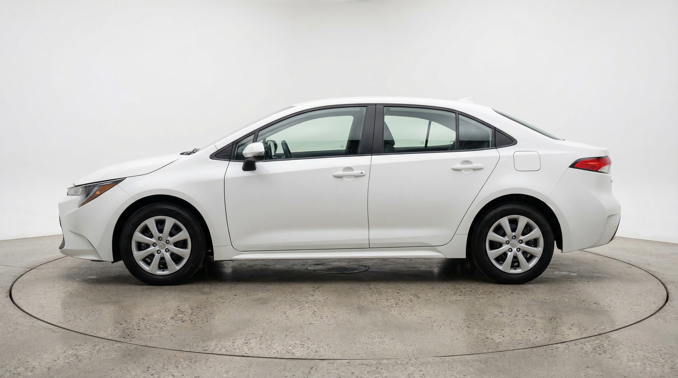 Used 2025 Toyota Corolla LE image 5