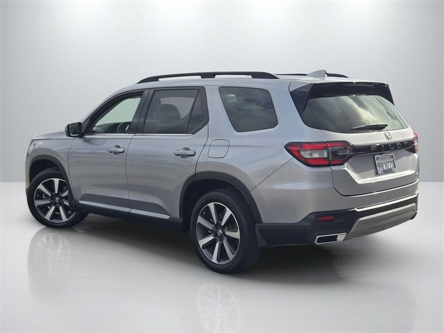 Used 2023 Honda Pilot Touring image 6