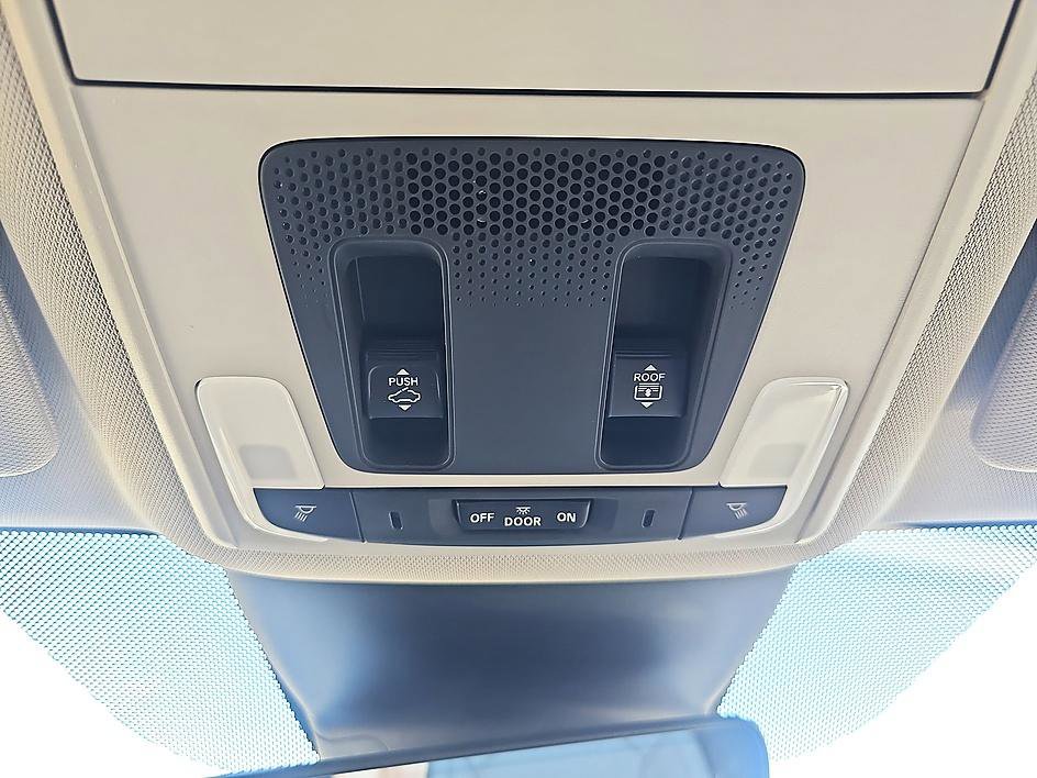 Used 2025 Honda Pilot Elite image 30