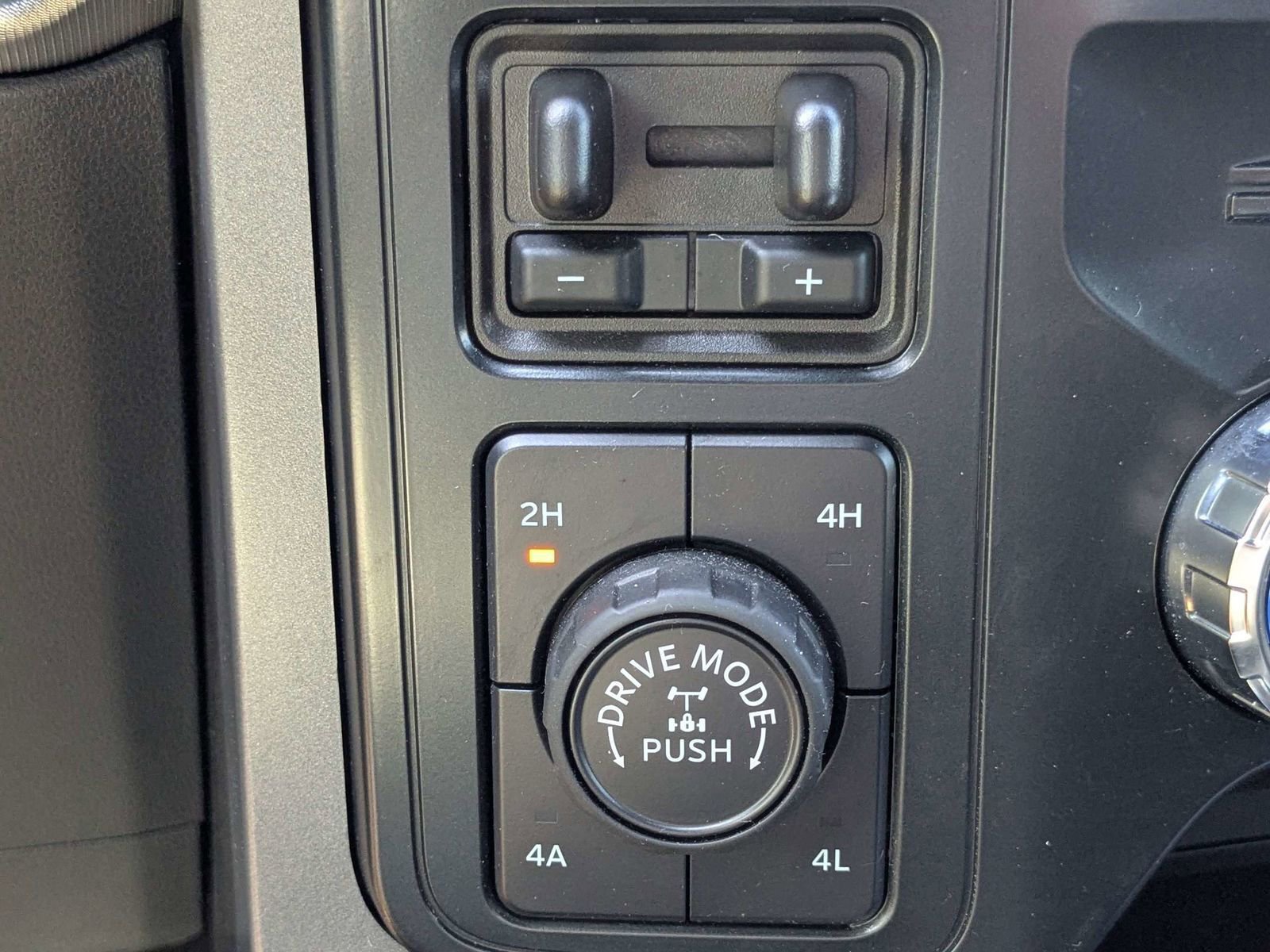 Used 2025 Ford F150 Lariat w/ Equipment Group 502A High image 26